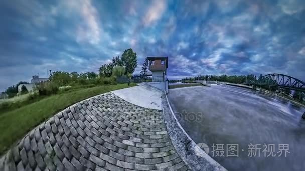 360vr 视频视图周围坝波的水新鲜水储存在地球上的宇宙自然的星球晚上步行沿海岸线的珍珠般的蓝色