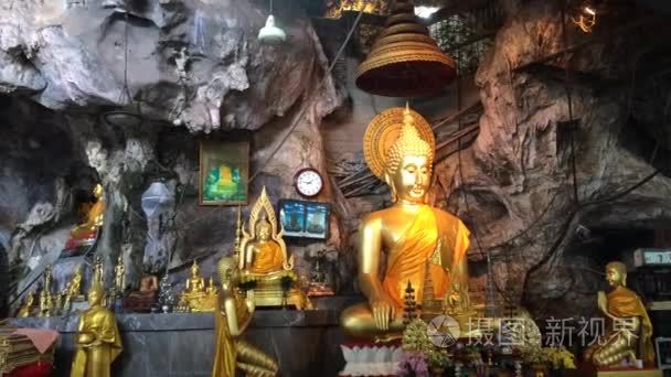 洞穴的佛教寺院