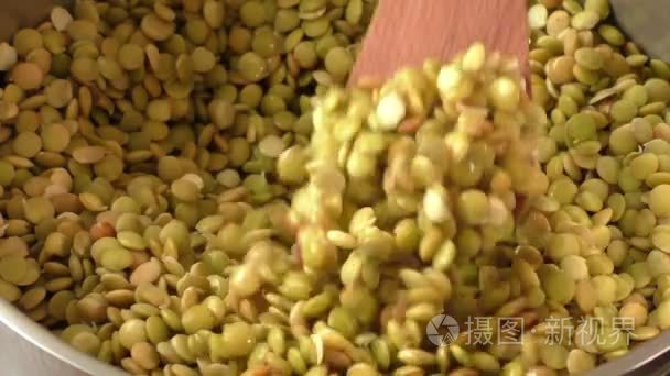 原料干燥有机小扁豆和豌豆中作做汤准备做饭的锅