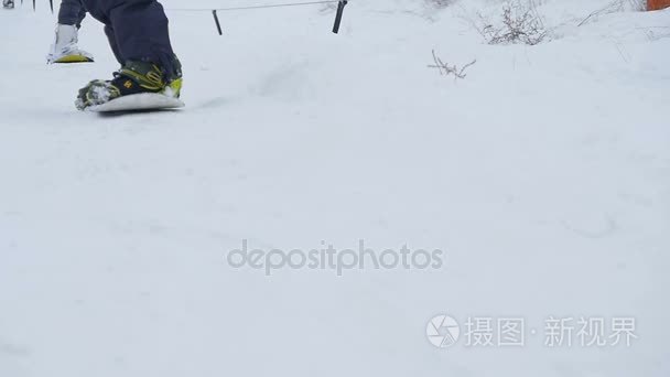 滑雪板跳慢动作视频