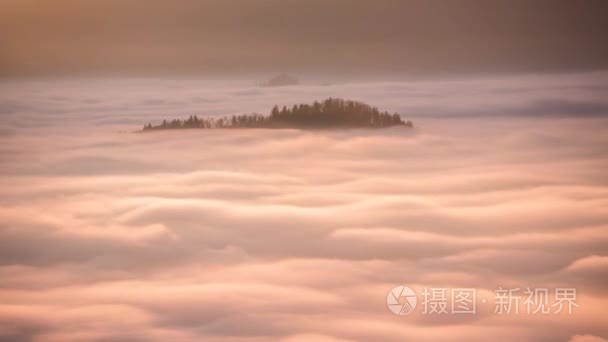 在山谷中的薄雾日出视频