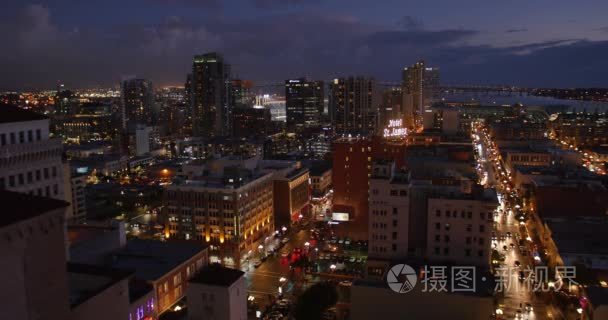 高角度观的 San 迭戈夜景