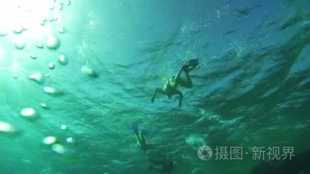 人们在红海埃及水下浮潜视频