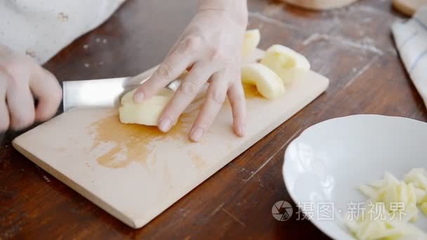 厨师切苹果董事会视频