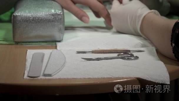 修指甲修指甲工具与大师的作品视频