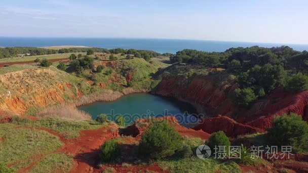 铝土矿与在奥特兰托湖视频