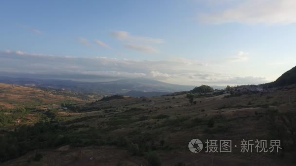 巴西利卡塔的小山丘下的风景视频