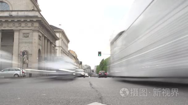 繁忙的交通道路的意大利视频