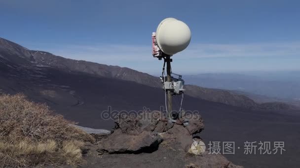 监控摄像机来监测埃特纳火山火山喷发活动短视频