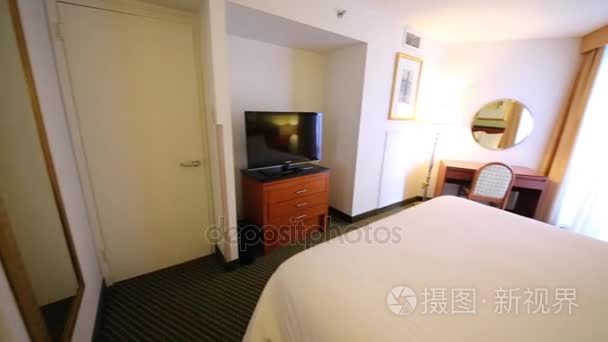 卧室在大使馆套房费城酒店视频