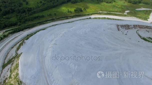 山与磷石膏露天矿山和景观视频