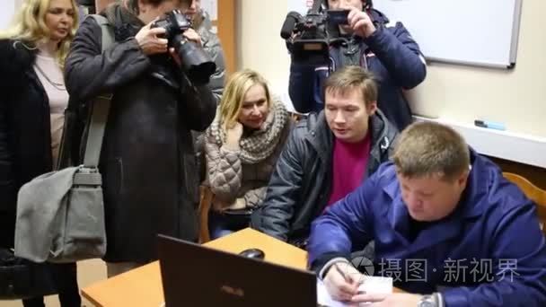 记者在莫斯科东北区警方视频