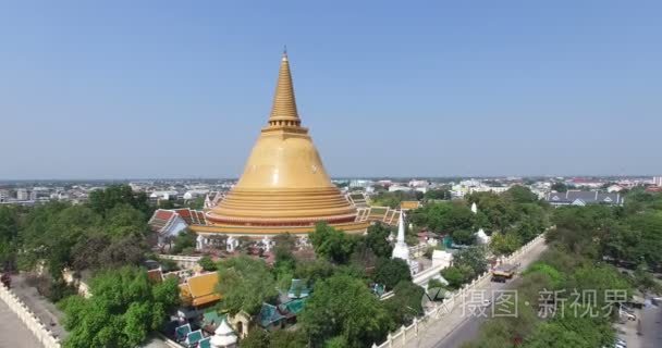 空中场景的旧大泰国佛教宝塔视频