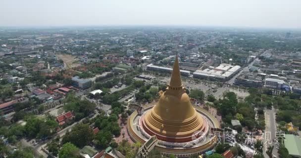 空中场景的旧大泰国佛教宝塔视频