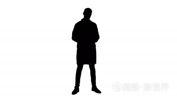 剪影男医生很严肃的谈论到相机短视频
