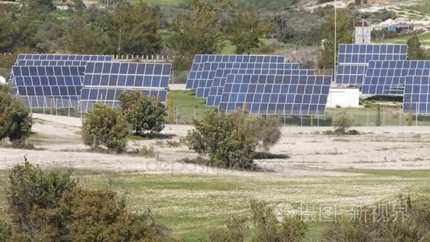 太阳能电池板绿色能源概念视频