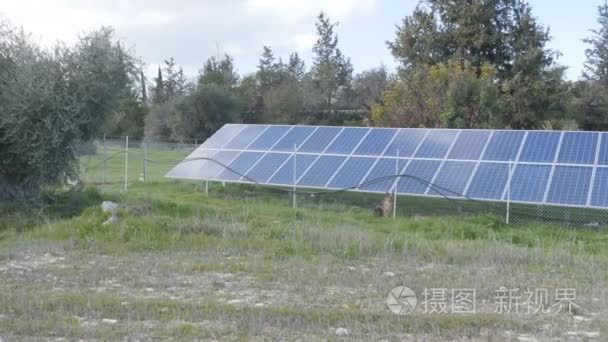 太阳能电池板绿色能源概念视频