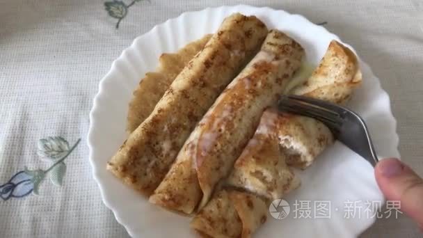 叉分为包裹的煎饼板视频