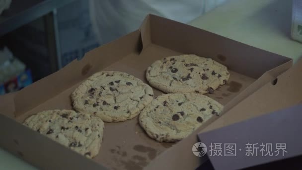 大饼干被打包为转售视频