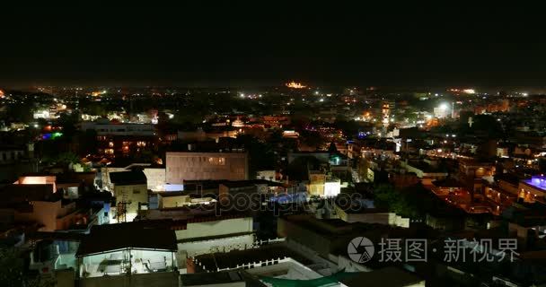 发光在焦特布尔的夜晚的城市景观。风景秀丽的旅游目的地，在拉贾斯坦邦，印度著名的旅游胜地。时间流逝