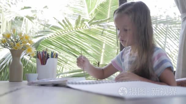儿童艺术家绘画水彩颜料视频