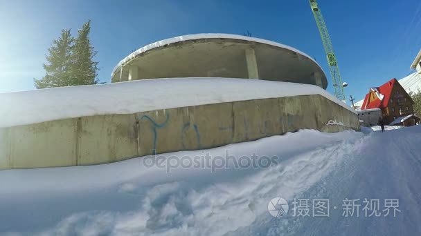 未完成的砖建筑物冬季视频