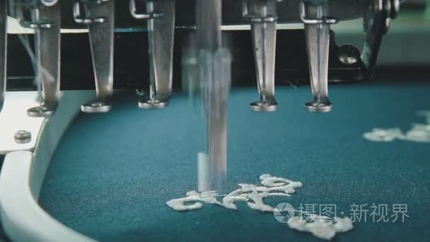 绣花机用于在纺织品上创建模式视频