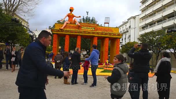 芒通镇上法国里维埃拉的柠檬节视频