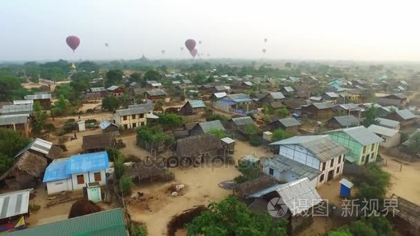气球飞行在缅甸蒲甘村视频