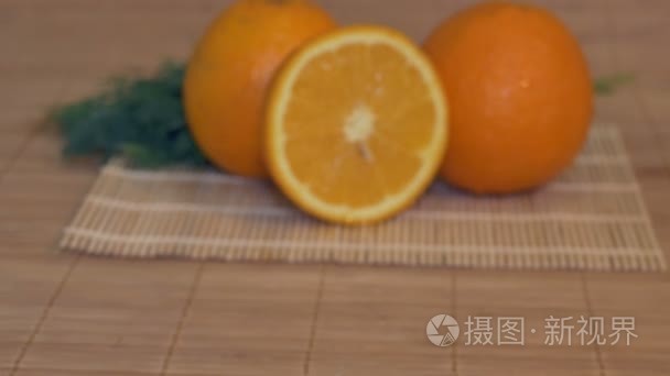 在表上新鲜橘子视频