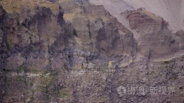 维苏威火山的火山口视频