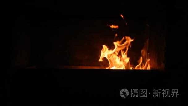 炉里的火烧视频