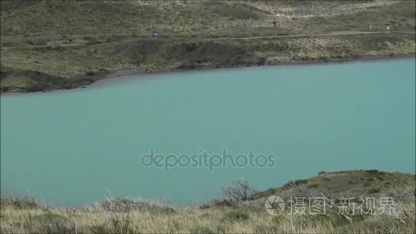 瀑布和湖泊在智利视频