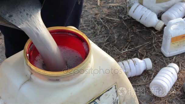 除草剂喷洒水稻