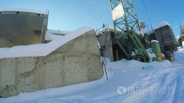 未完成的砖建筑物冬季视频