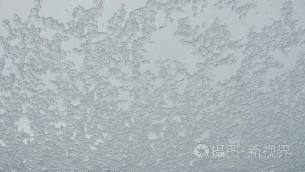 春季降雪积累对一个窗口窗格视频