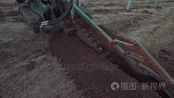 挖掘地面车辆