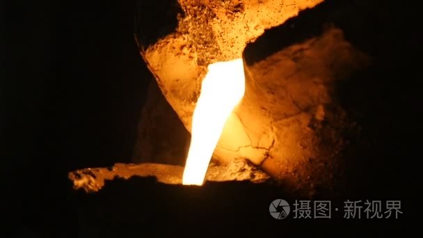 金属小溪在大水沟视频