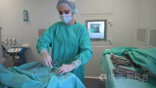 擦洗护士准备手术器械操作视频
