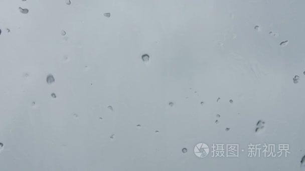 春季降雪积累对一个窗口窗格视频