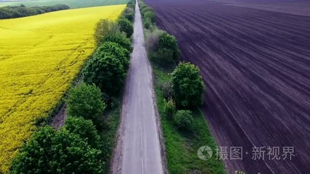 郊区路域之间的鸟瞰图视频