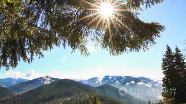 天然的天空和云彩背景。云盖山