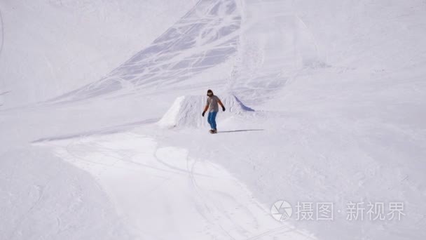 男子滑雪板骑