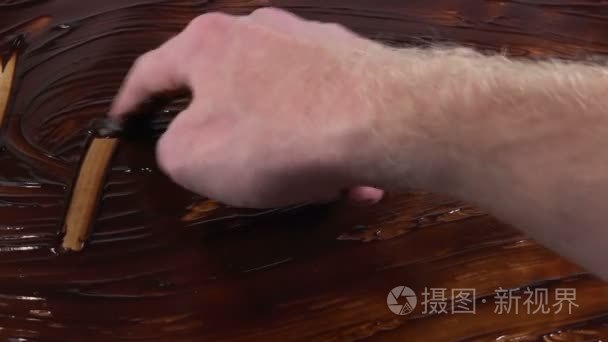 男人绘图字饮食视频