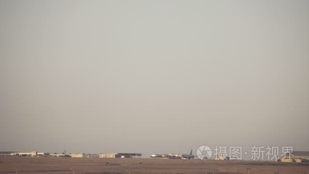在沙姆沙伊赫机场起飞的飞机视频