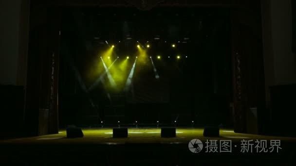 在一场音乐会的舞台照明视频