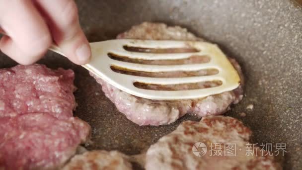 焙烧肉饼依次轮到潘