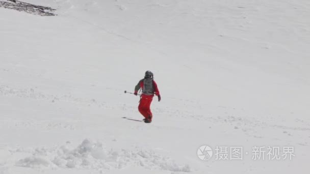 爬到顶部的布鲁斯视频