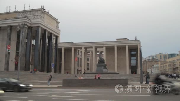 图书馆在列宁的名字视频