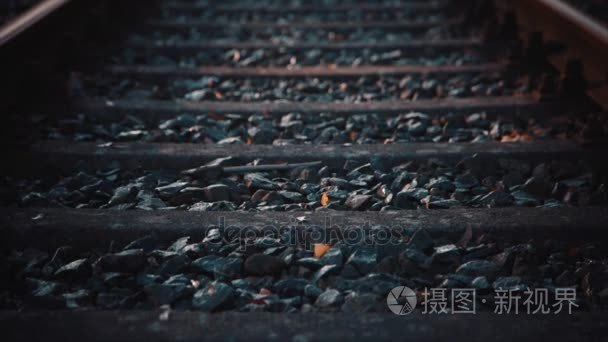 在景观中的旧铁路。Rails ina 土地